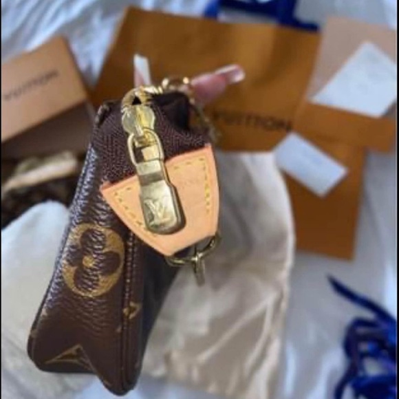 *AUTHENTIC* - Picture 6 of 15